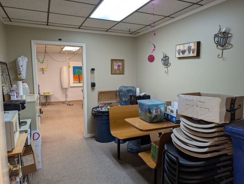 566 N Cedar St, Mason, MI à louer - Photo du bâtiment - Image 3 de 16
