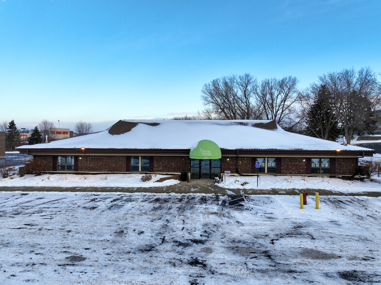 100 Cobblestone Ln, Burnsville, MN à vendre - Photo du bâtiment - Image 1 de 5