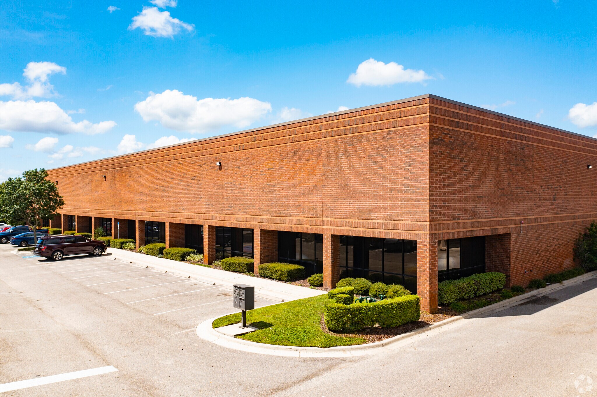 2325 Commerce Point Dr, Lakeland, FL for sale Primary Photo- Image 1 of 1