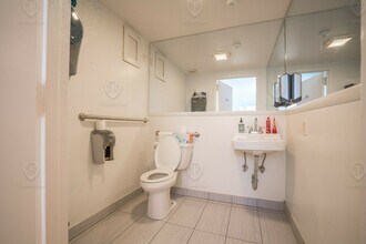 143 W 72nd St, New York, NY for lease Interior Photo- Image 2 of 11