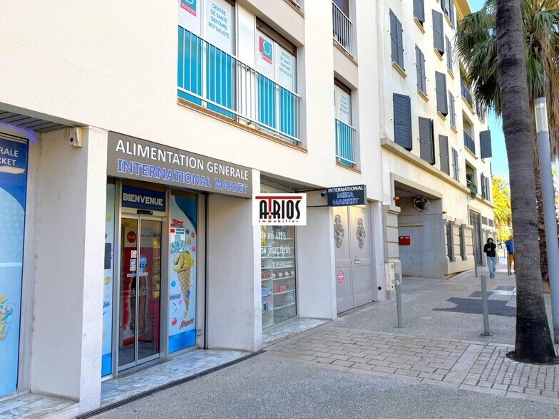 Retail in Hyeres for sale - Building Photo - Image 1 of 9