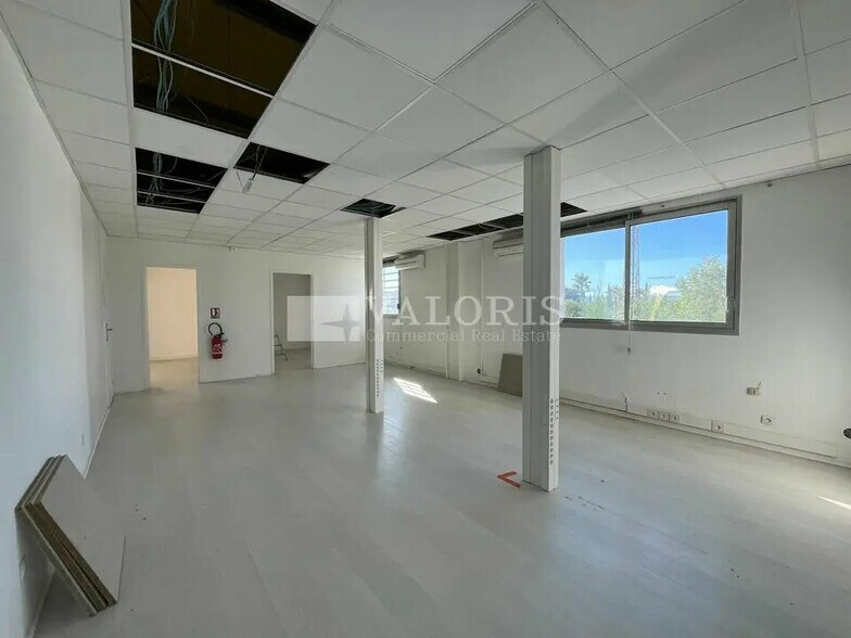 Office in Éguilles for lease - Interior Photo - Image 2 of 22
