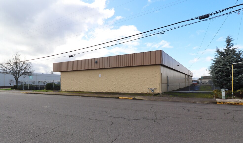 960 Conger St, Eugene, OR à louer - Photo du bâtiment - Image 3 de 8