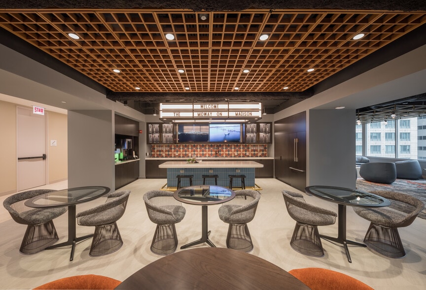 303 W Madison St, Chicago, IL for lease - Interior Photo - Image 2 of 12