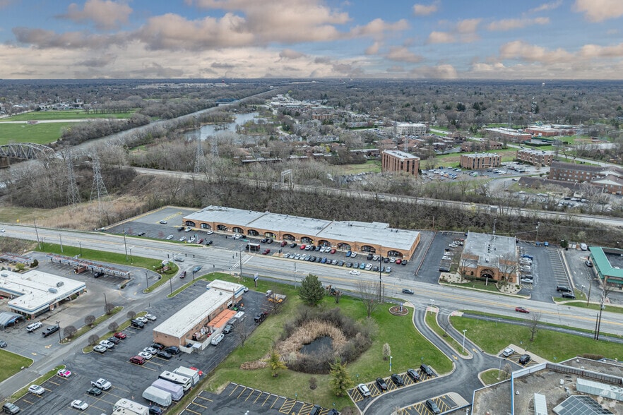 11721-11761 Southwest Hwy, Palos Heights, IL for lease - Building Photo - Image 1 of 9