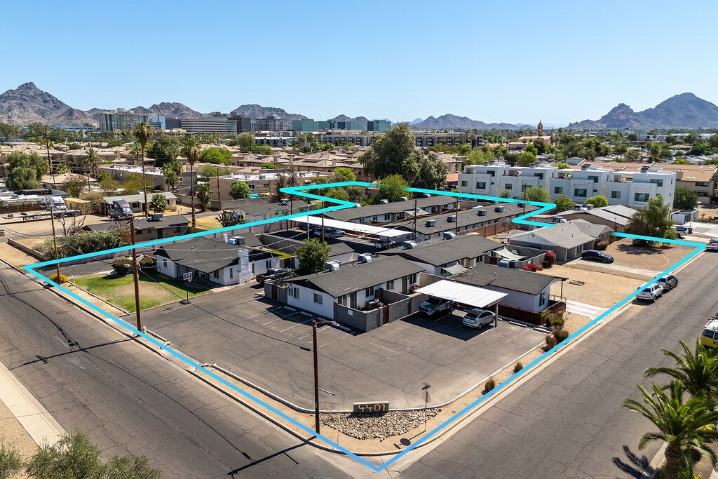4401 N 21st St, Phoenix, AZ à vendre Photo du bâtiment- Image 1 de 25