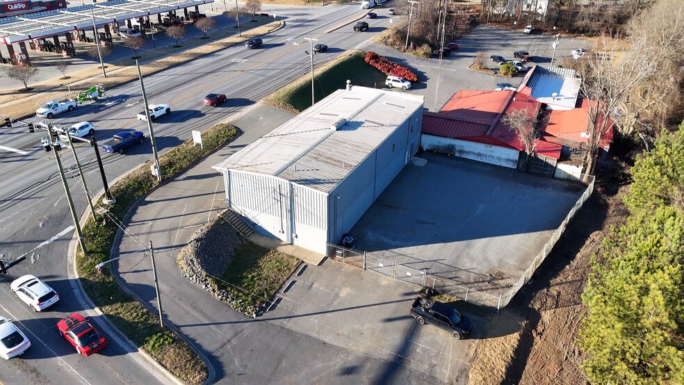 2304 N Chester St, Gastonia, NC à louer - Photo du bâtiment - Image 2 de 21
