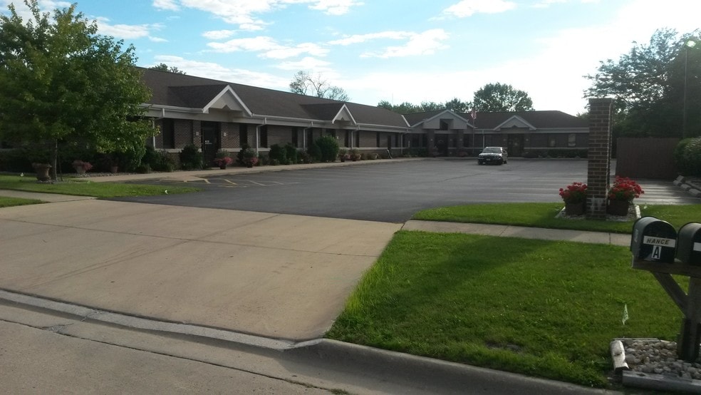 405 Kays Dr, Normal, IL for sale - Primary Photo - Image 2 of 13