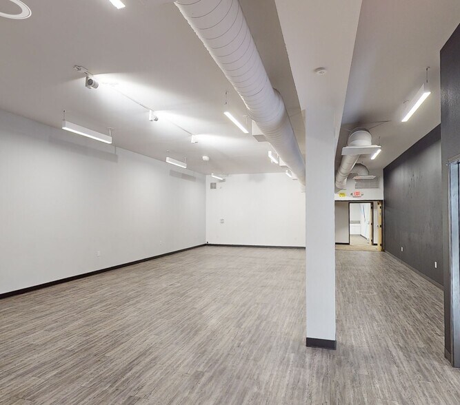121-137 West 5th Street portefeuille de 3 propriétés à vendre sur LoopNet.ca - Numérisation 3D de Matterport - Image 3 de 28