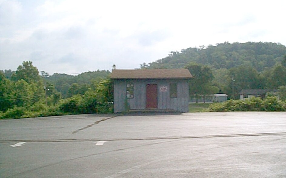 1268 Pittsburgh St, Uniontown, PA à vendre - Photo du bâtiment - Image 2 de 4