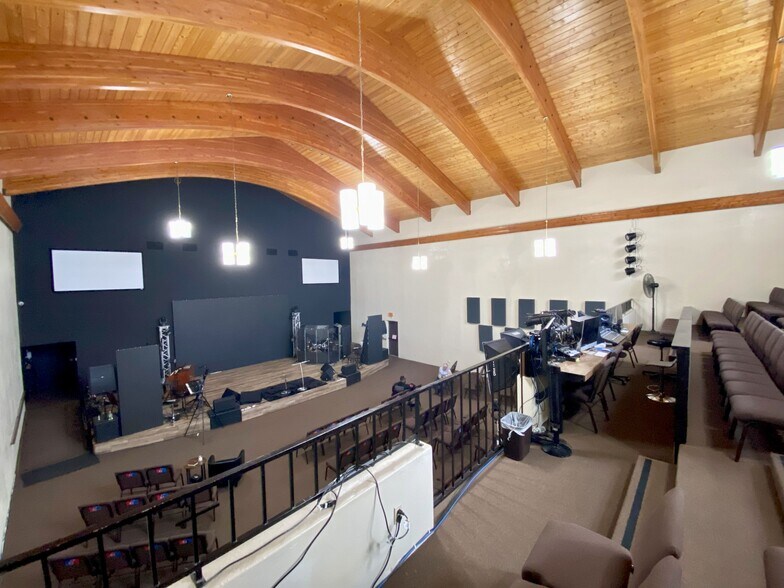 4999 Holly Dr, San Diego, CA à louer - Photo du bâtiment - Image 2 de 6