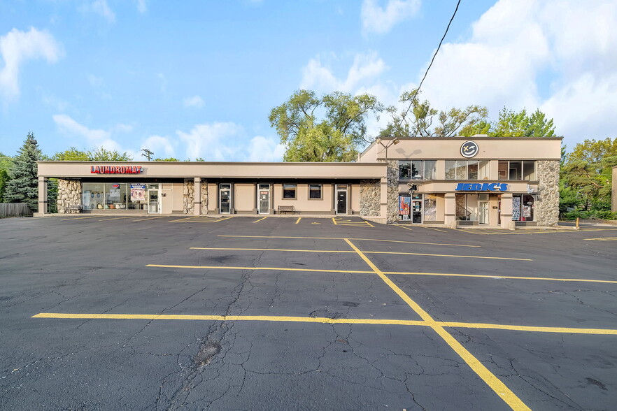 2357 Plainfield Rd, Crest Hill, IL for lease - Building Photo - Image 1 of 19