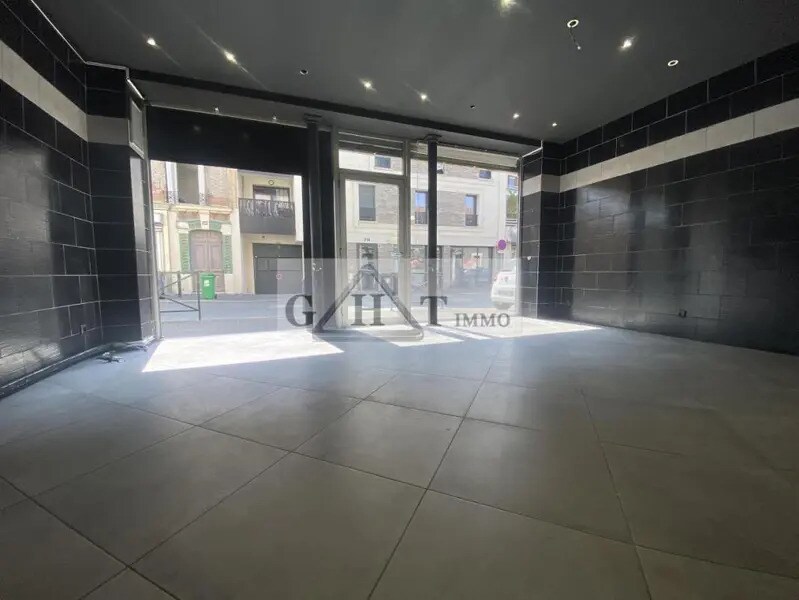 Retail in Alfortville for lease Interior Photo- Image 1 of 8