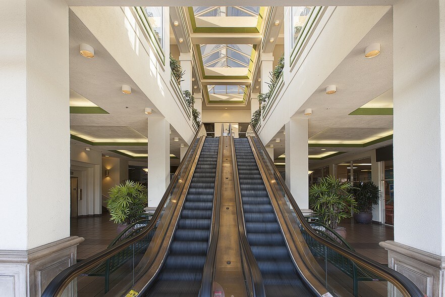 12910-12950 Ventura Blvd, Studio City, CA à louer - Photo intérieure - Image 1 de 1