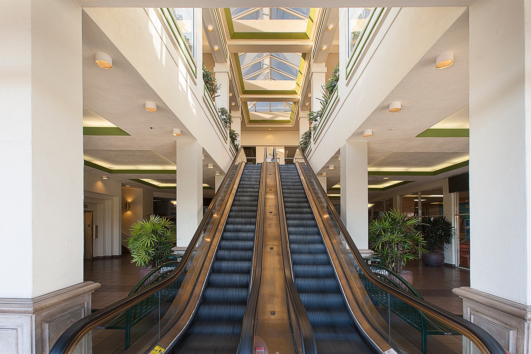 12910-12950 Ventura Blvd, Studio City, CA à louer Photo intérieure- Image 1 de 2