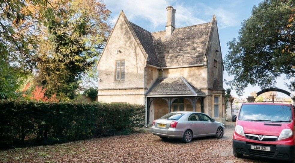 Arle Ct, Cheltenham à vendre - Photo du bâtiment - Image 2 de 2