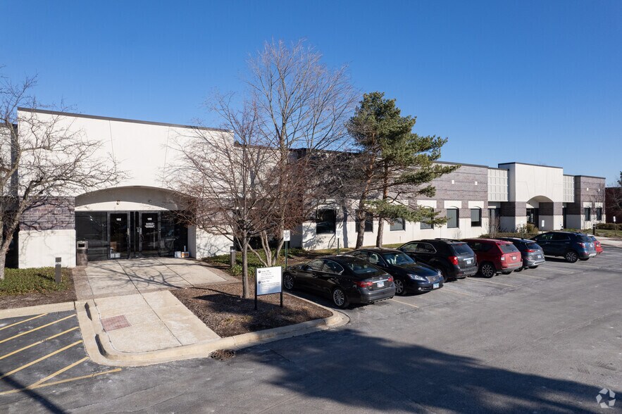 565 Lakeview Pky, Vernon Hills, IL for lease - Building Photo - Image 2 of 4