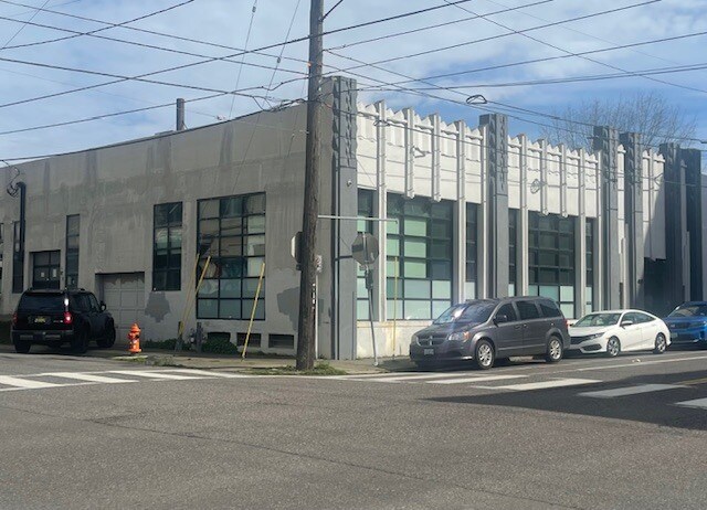437 SE Martin Luther King Jr Blvd, Portland, OR à louer - Photo du bâtiment - Image 3 de 9