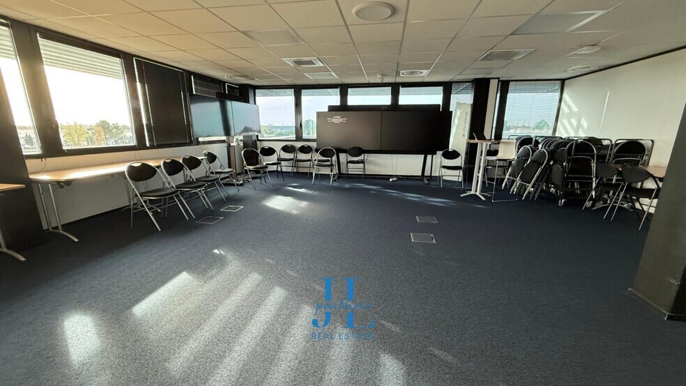 Office in Gradignan for lease - Interior Photo - Image 2 of 8