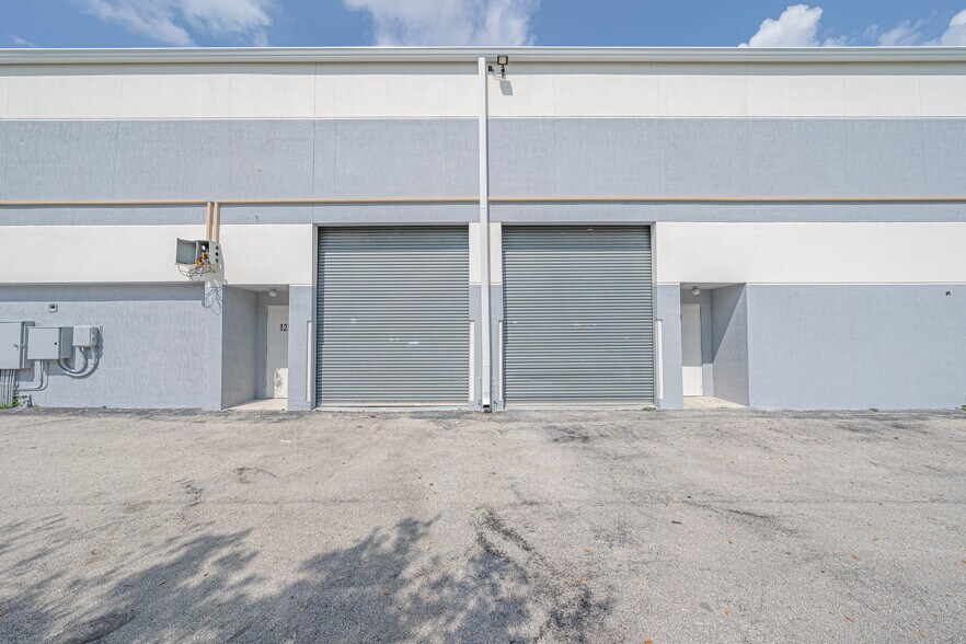 7855 NW 29th St, Miami, FL à louer - Photo du bâtiment - Image 2 de 3