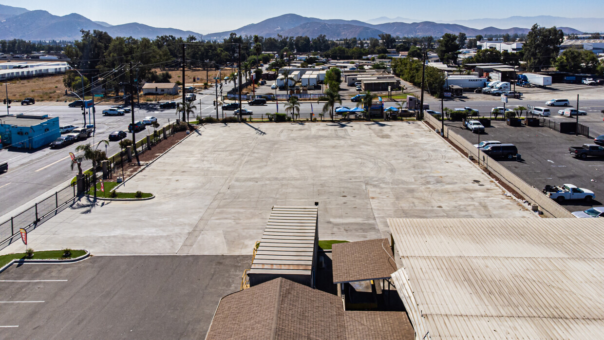 15082 Valley Blvd, Fontana, CA à louer Photo du bâtiment- Image 1 de 15