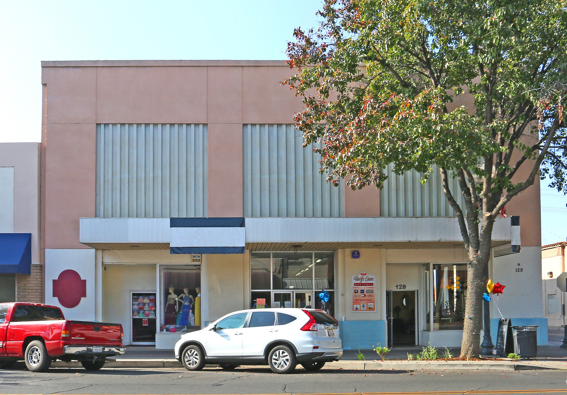 125-129 N Main St, Porterville, CA à louer Photo du bâtiment- Image 1 de 27