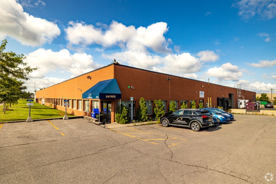 7701-7711 Rue Grenache, Montréal, QC à louer - Photo du bâtiment - Image 3 de 4