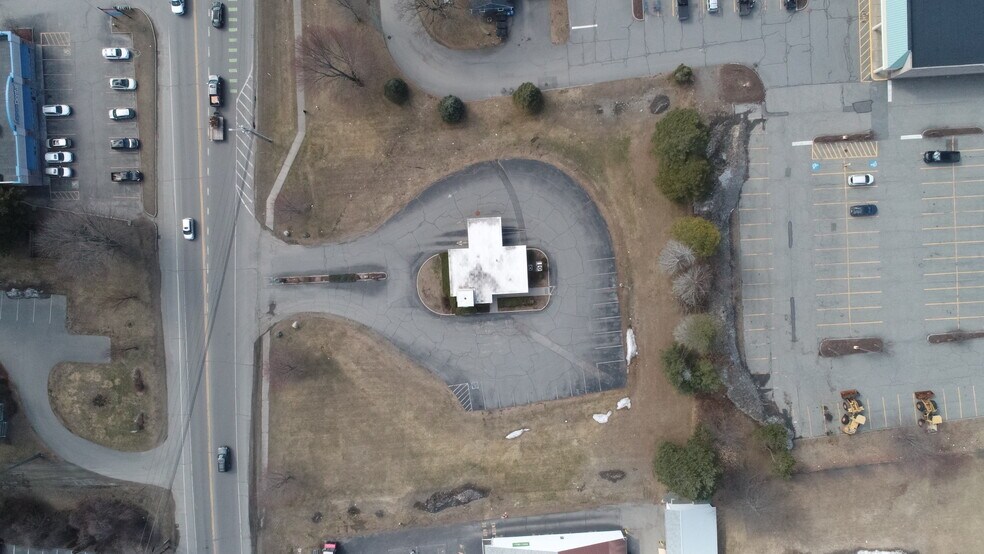 942 Putney Rd, Brattleboro, VT à vendre - Photo du bâtiment - Image 3 de 18