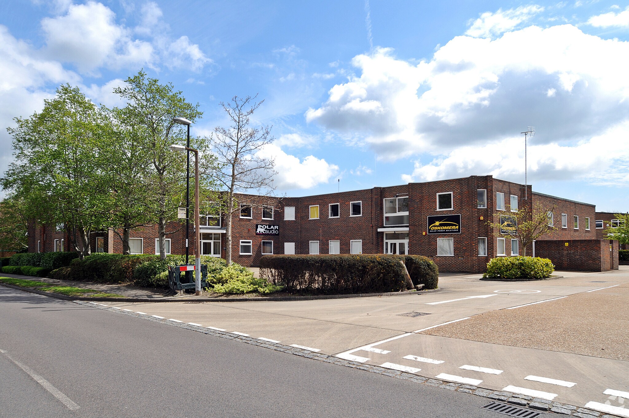 17-19 Albert Dr, Burgess Hill for lease Primary Photo- Image 1 of 7