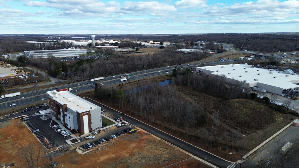 204 Lowes Blvd, Mebane, NC à louer - Aérien - Image 2 de 6