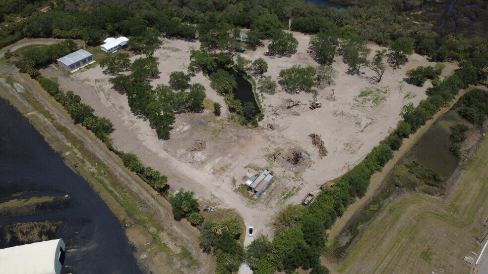 5960 Jensen Rd, Tampa, FL à louer - Photo du bâtiment - Image 3 de 8
