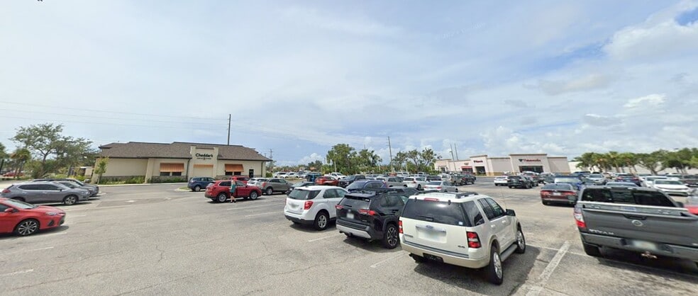 18500-18700 Veterans Blvd, Port Charlotte, FL for lease - Building Photo - Image 3 of 9