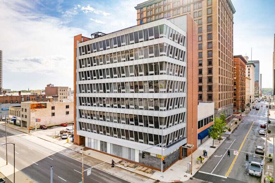 626 Madison Ave, Toledo, OH à louer - Photo du bâtiment - Image 2 de 8