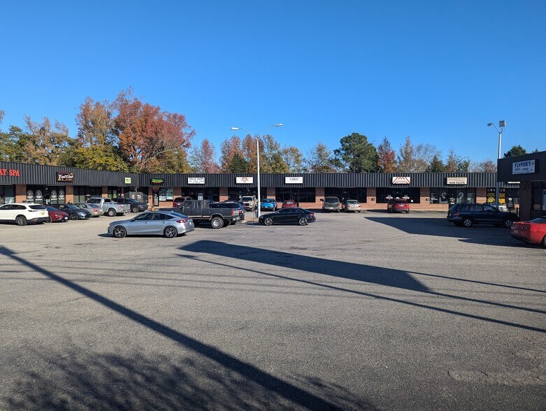 500 N Reilly Rd, Fayetteville, NC à louer - Photo du bâtiment - Image 2 de 4