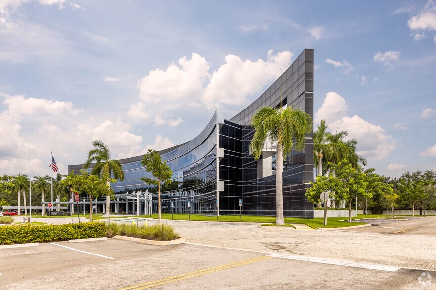 1905 NW Corporate Blvd, Boca Raton, FL à louer - Photo du bâtiment - Image 2 de 11
