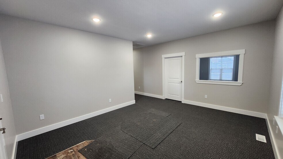 3345 Chasewood Dr, Ammon, ID à louer - Photo du bâtiment - Image 2 de 5