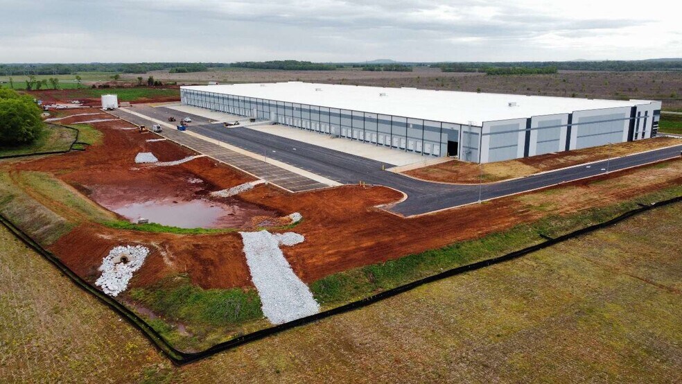 10121 Greenbrier Pky NW, Madison, AL à louer - Photo du bâtiment - Image 2 de 6