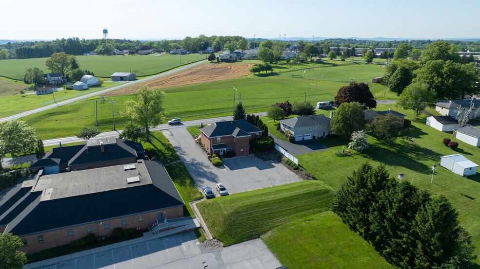 735 S Pleasant Ave, Dallastown, PA à vendre - Photo du bâtiment - Image 3 de 16