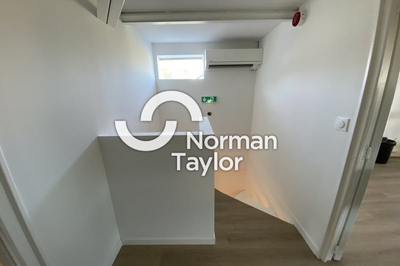 Retail in Montpellier for sale - Interior Photo - Image 3 of 12