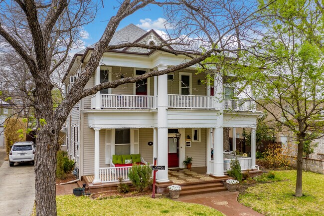 Plus de détails pour 225 W Craig Pl, San Antonio, TX - Services hôteliers à vendre