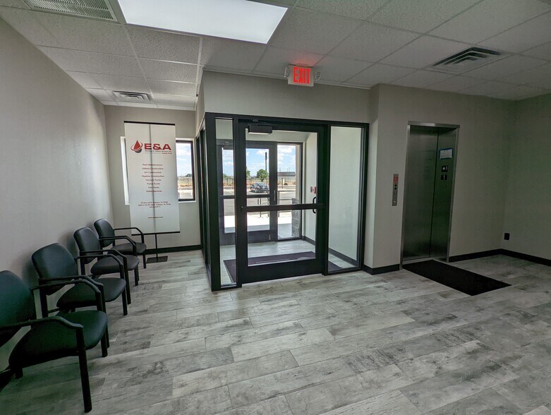 6999 E Hwy 80, Odessa, TX à louer - Photo du bâtiment - Image 3 de 7