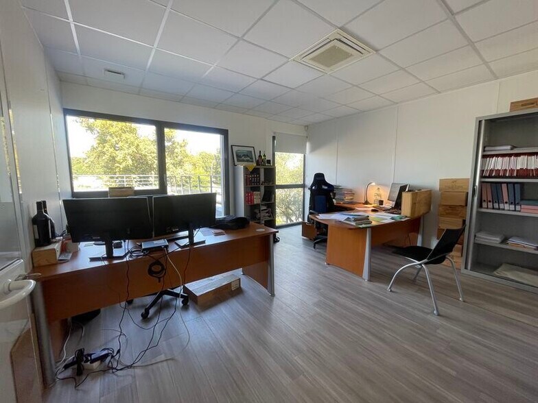 Office in Bruges for lease - Interior Photo - Image 2 of 3