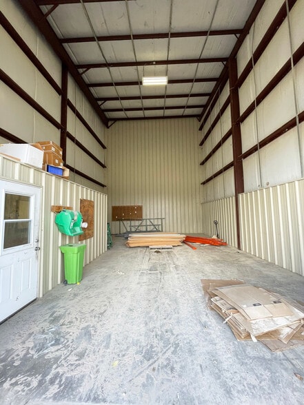 283 Shale Rd, Pleasanton, TX for lease - Building Photo - Image 3 of 11
