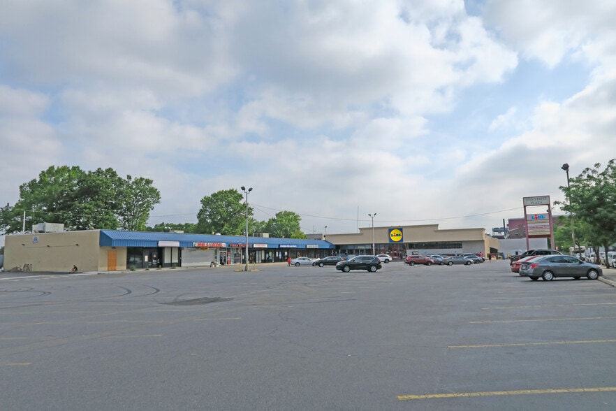 19-30-19-50 37th St, Astoria, NY for lease - Building Photo - Image 2 of 5
