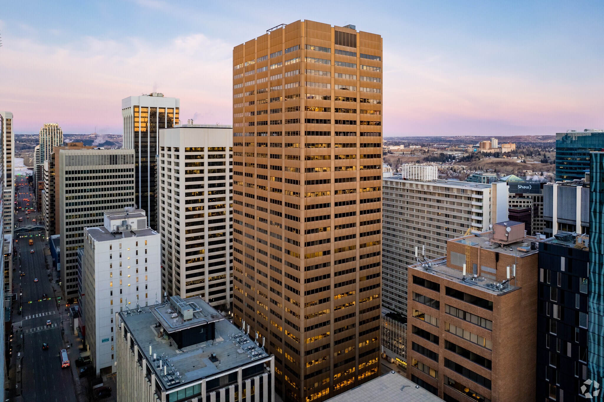 605 5th Ave SW, Calgary, AB à louer Photo du bâtiment- Image 1 de 8