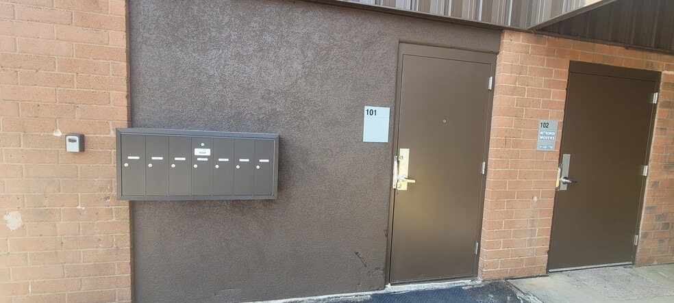 1904 E Spruce St, Olathe, KS for lease - Building Photo - Image 3 of 16