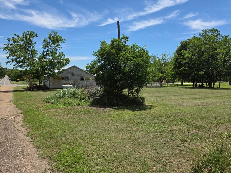 110 County Road 421, Thorndale, TX for sale - Building Photo - Image 1 of 24