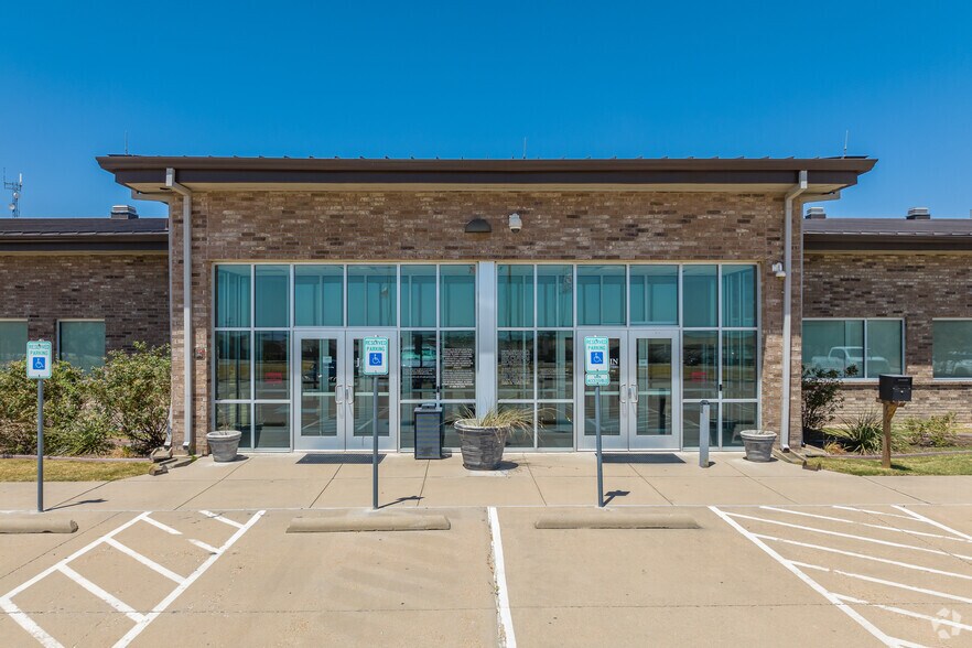 9500 Glascock Drive, Cresson, TX à vendre - Photo du bâtiment - Image 2 de 14