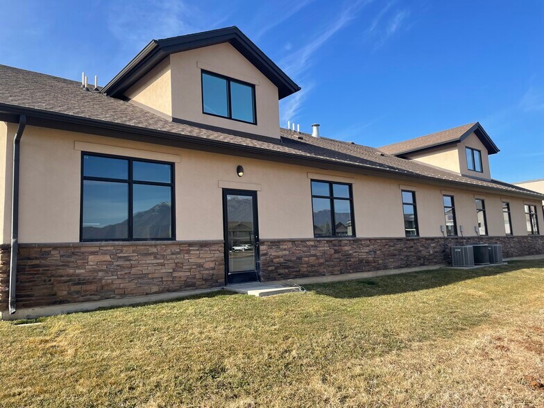 1834 E 3100 N, Layton, UT à vendre - Photo du bâtiment - Image 2 de 7