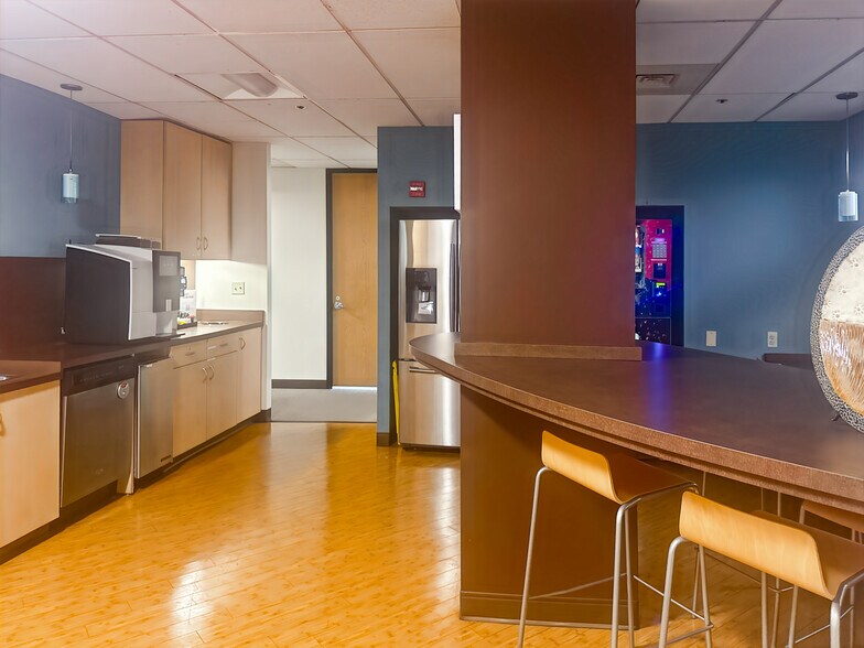 400 E Pratt St, Baltimore, MD à louer - Photo intérieure - Image 2 de 13